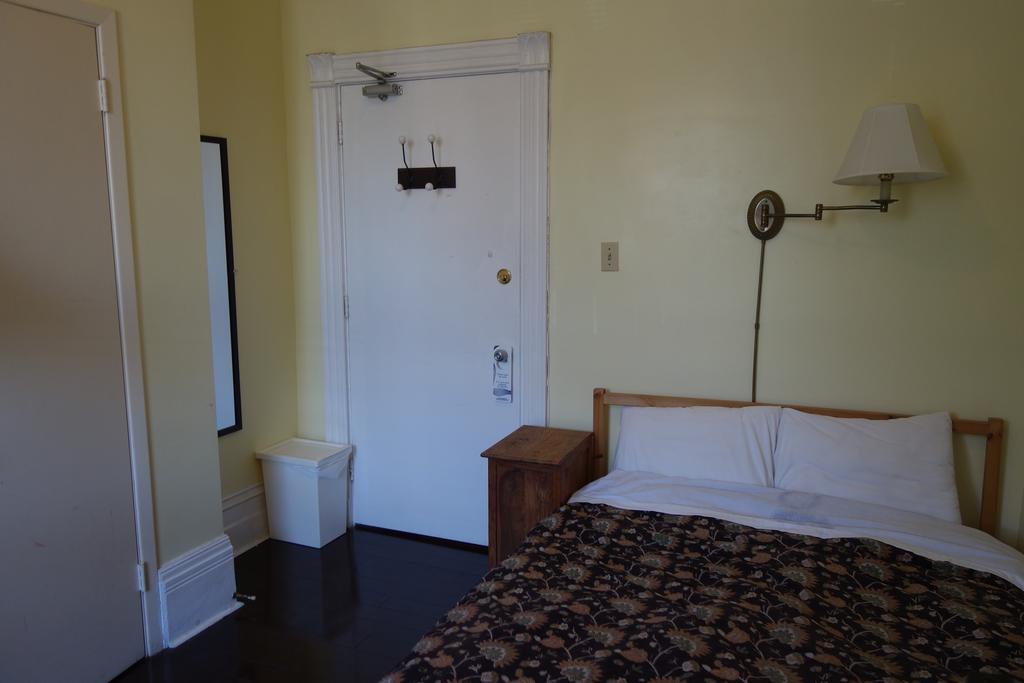 Spadina 11 Guesthouse Toronto Rum bild