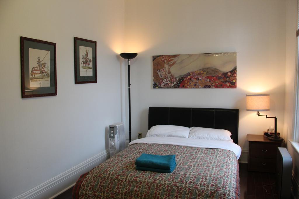 Spadina 11 Guesthouse Toronto Rum bild